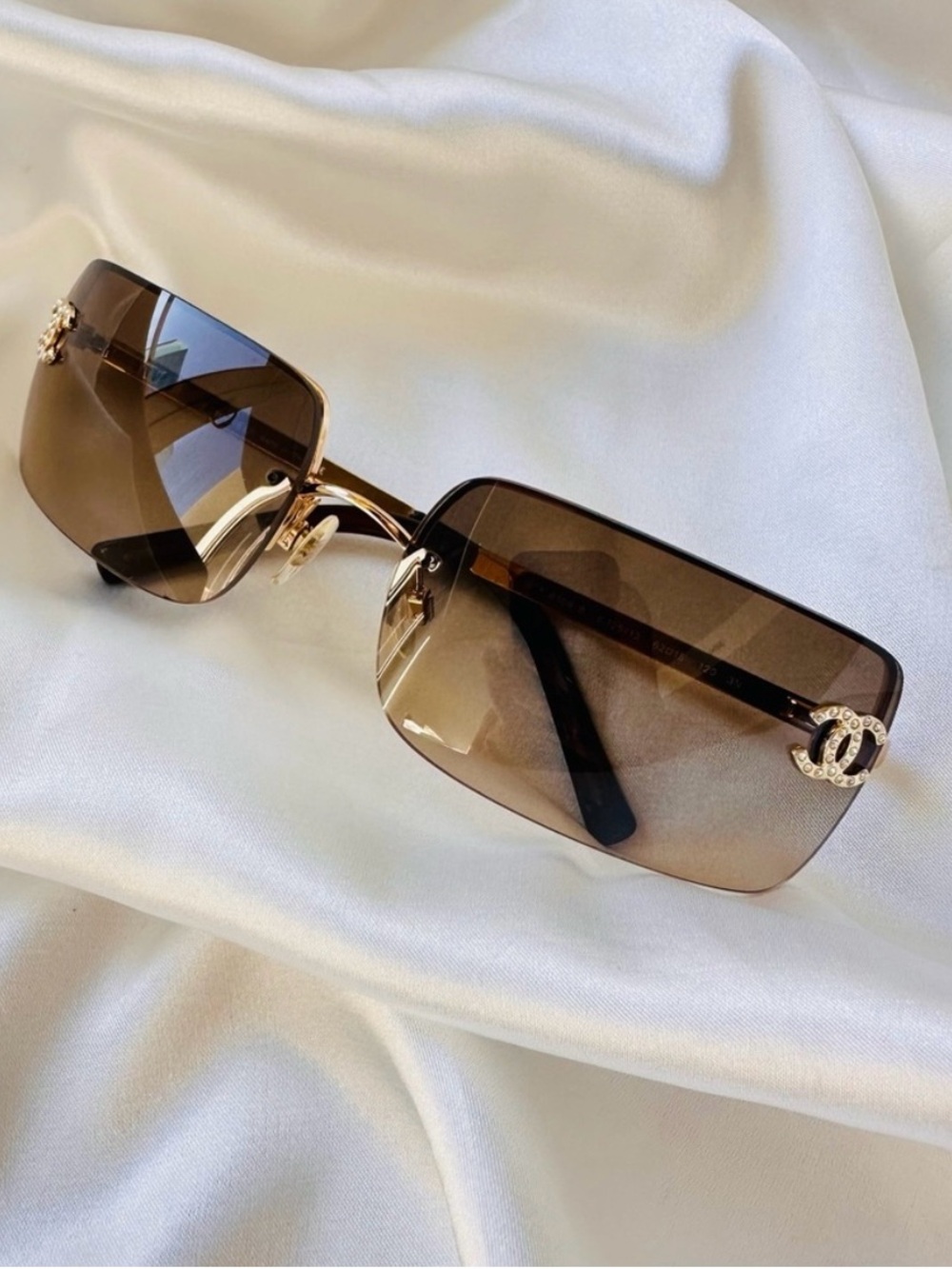 CHANEL Brown Gradient Rimless Sunglasses with Gold CC Crystals #111